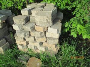 lot 15 image: Pallet of landscape block...