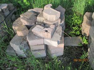 lot 20 image: Pallet of landscape block...