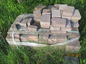 lot 24 image: Pallet of landscape block...