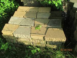 lot 27 image: Pallet of landscape block...