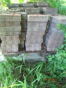 lot 40 image: Double stacked Pallet of landscape ...