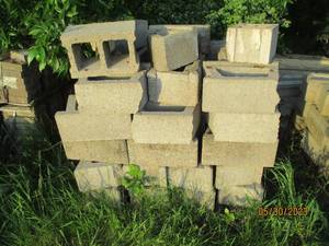 lot 41 image: Pallet of landscape block...
