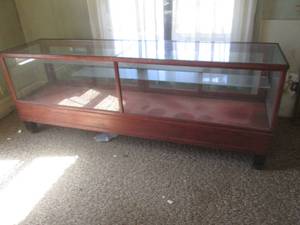 (DL) Large Vintage Wood Frame Disp...