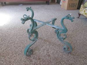(DL) Vintage Steel Base with Drago...