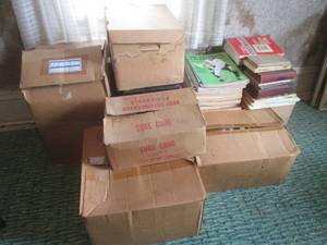 (UR2) Huge Assortment of Vintage Bo...