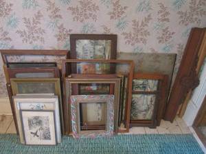 (UR4) Assortment of VintageAntique...