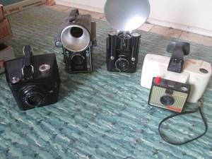 (DL) Vintage Cameras Including Pol...