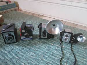 (DL) Vintage Cameras Including Arg...