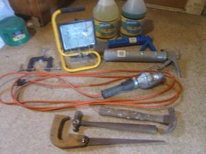 (DL) 2 Work Lights, 2 Jugs Windshi...