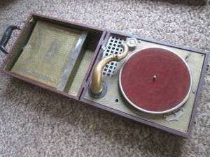 (DL) Vintage Portable Record Playe...