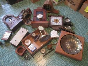 (UR2) Assortment of Clocks, Clock B...