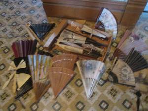 (UR2) Assortment of Vintage Hand Fa...