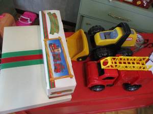 lot 207 image: 4 Piece Toys, Train, and Backgammon...