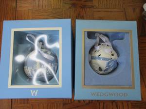 lot 212 image: 2 Wedgewood Ornaments...