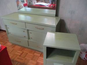 lot 217 image: 3 Piece Woode Bedroom Set...