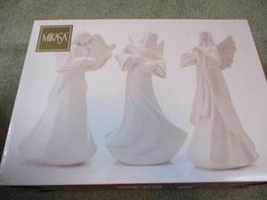 lot 261 image: Mikasa 3 Angels...