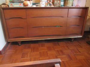 lot 280 image: Bed Frame, 2 Dressers and nightsta...