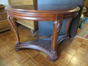 lot 281 image: Coffee Table...