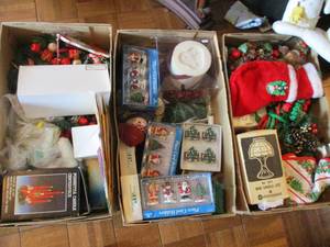 lot 282 image: Misc Christmas Dcor...
