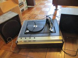 lot 285 image: Record Player, Speakers - works...