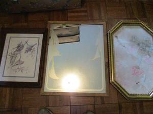 lot 286 image: Wall Decorations and Mirror...