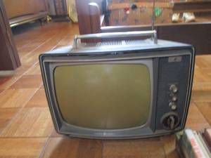 lot 287 image: Old TV and Cassette Tapes...