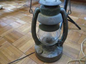 lot 289 image: Vintage Lamp...