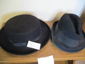 lot 300 image: Vintage Hats...