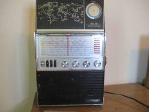lot 301 image: Aircastle Solid State Eight Band Vi...