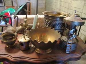 lot 309 image: Lots of Brass Dcor...
