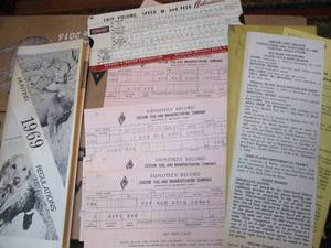 lot 317 image: 7 Paper Collectibles...
