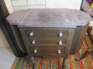lot 319 image: Wood Vintage Sewing Stand with All ...