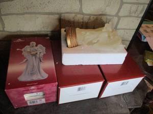 lot 322 image: 3 Gift Gallery Glass Angel- 2 Music...