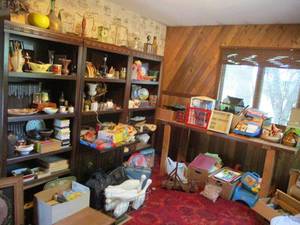 lot 335 image: Entire Contents of Room