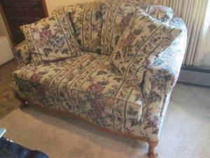 lot 46 image: Nice Love Seat Floral Design Wood B...