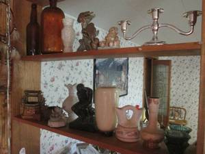 lot 54 image: Assorted Shelf Decor - Contents of ...