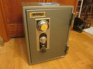 lot 62 image: Brinks Home Security Safe with Key