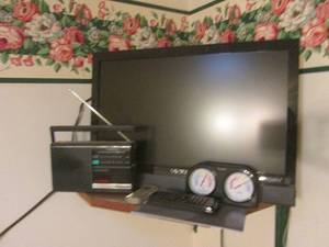 lot 69 image: Vizio 21 TV, Panasonic Radio Etc...