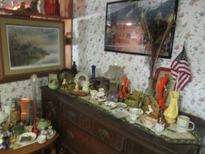 lot 70 image: Large Assortment of Vintage Knick Knacks