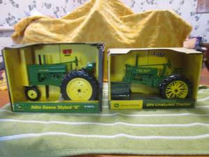 lot 77 image: Lot of 2 Ertl John Deere Die-Cast M...