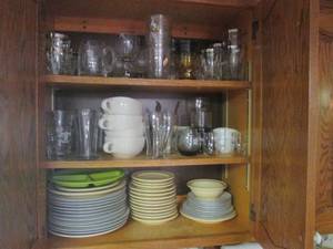 lot 84 image: Contents of Cabinet - Assorted Glas...