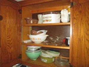 lot 85 image: Contents of Cabinet - Mixing Bowls,...