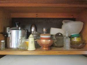 lot 87 image: Contents of Cabinet - Pressure Cook...