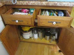 lot 90 image: Contents of Cabinet and 2 Drawers -...