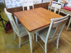 lot 98 image: Wood Kitchen Table with 4 Chairs - ...
