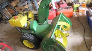 lot 1 image: John Deere Snow Blower