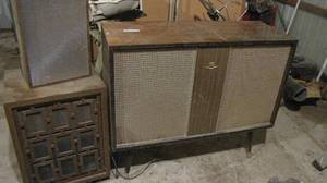 lot 827 image: Vintage JVC Nivico AMFM Stereo Record Player Console