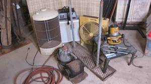 lot 832 image: Battery Charger, Grinder plus