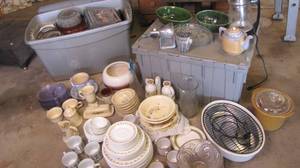 lot 18 image: Haeger Pottery Plus