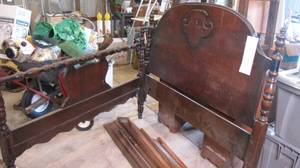 lot 19 image: Vintage Furniture